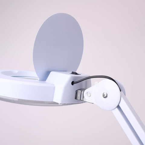 Lampara Lupa Con Luz Led Pedestal Rueda Cosmetologia