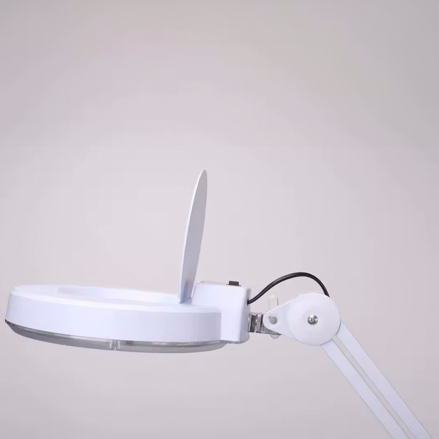 Lampara Lupa Con Luz Led Pedestal Rueda Cosmetologia